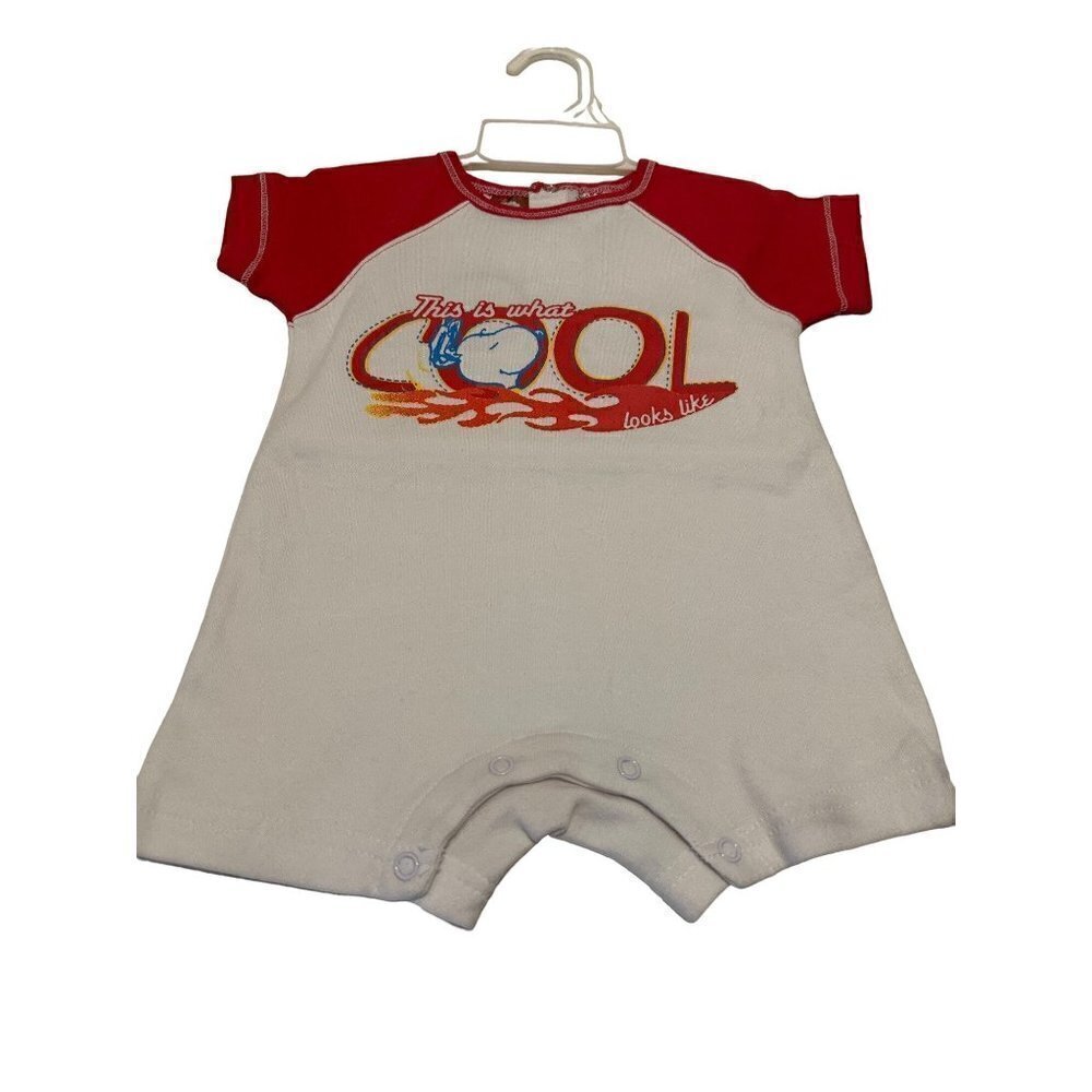 Snoopy onesies size 6/9m NWT